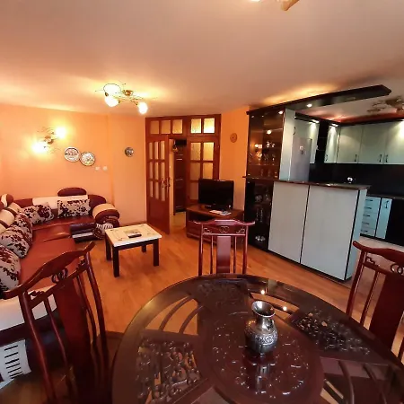 Central Garden Two Bedroom *
