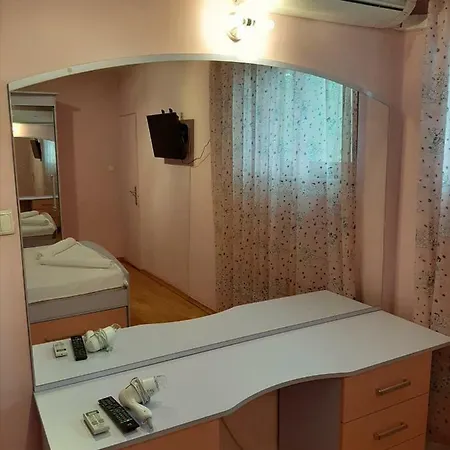 Central Garden Two Bedroom شقة بلوفديف